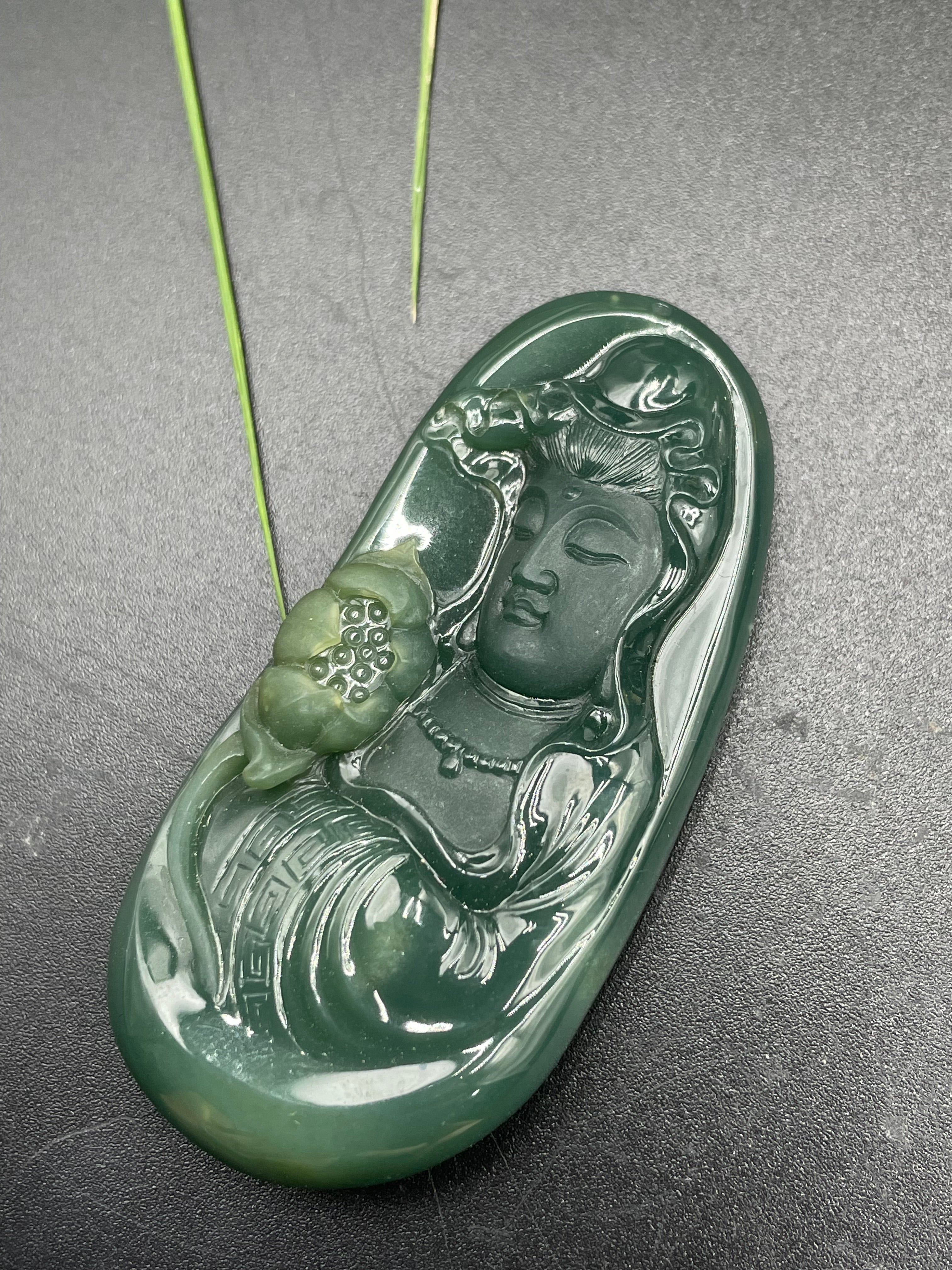 持蓮觀音吊墜