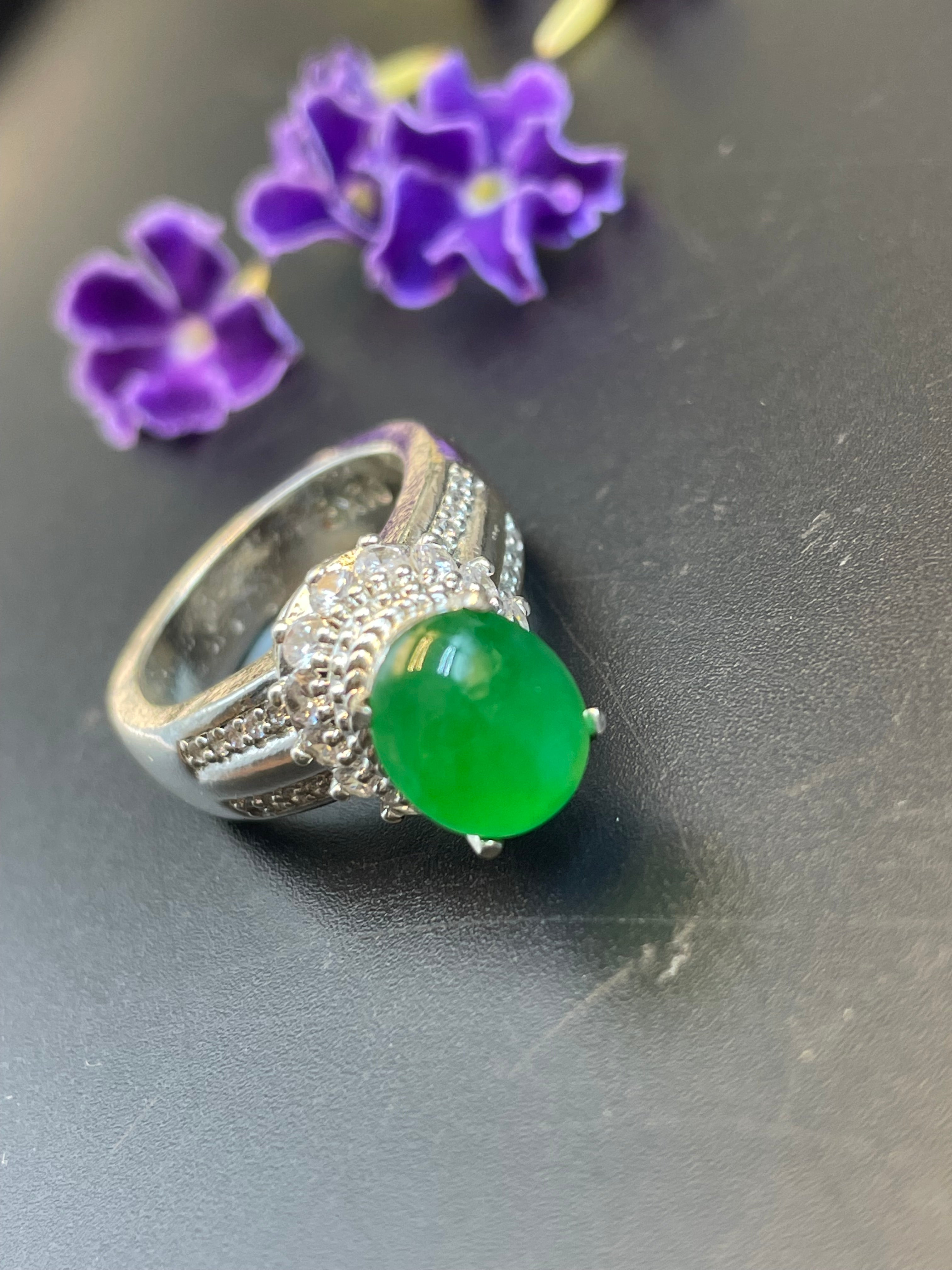 緬甸天然翡翠冰種陽綠蛋麵戒指