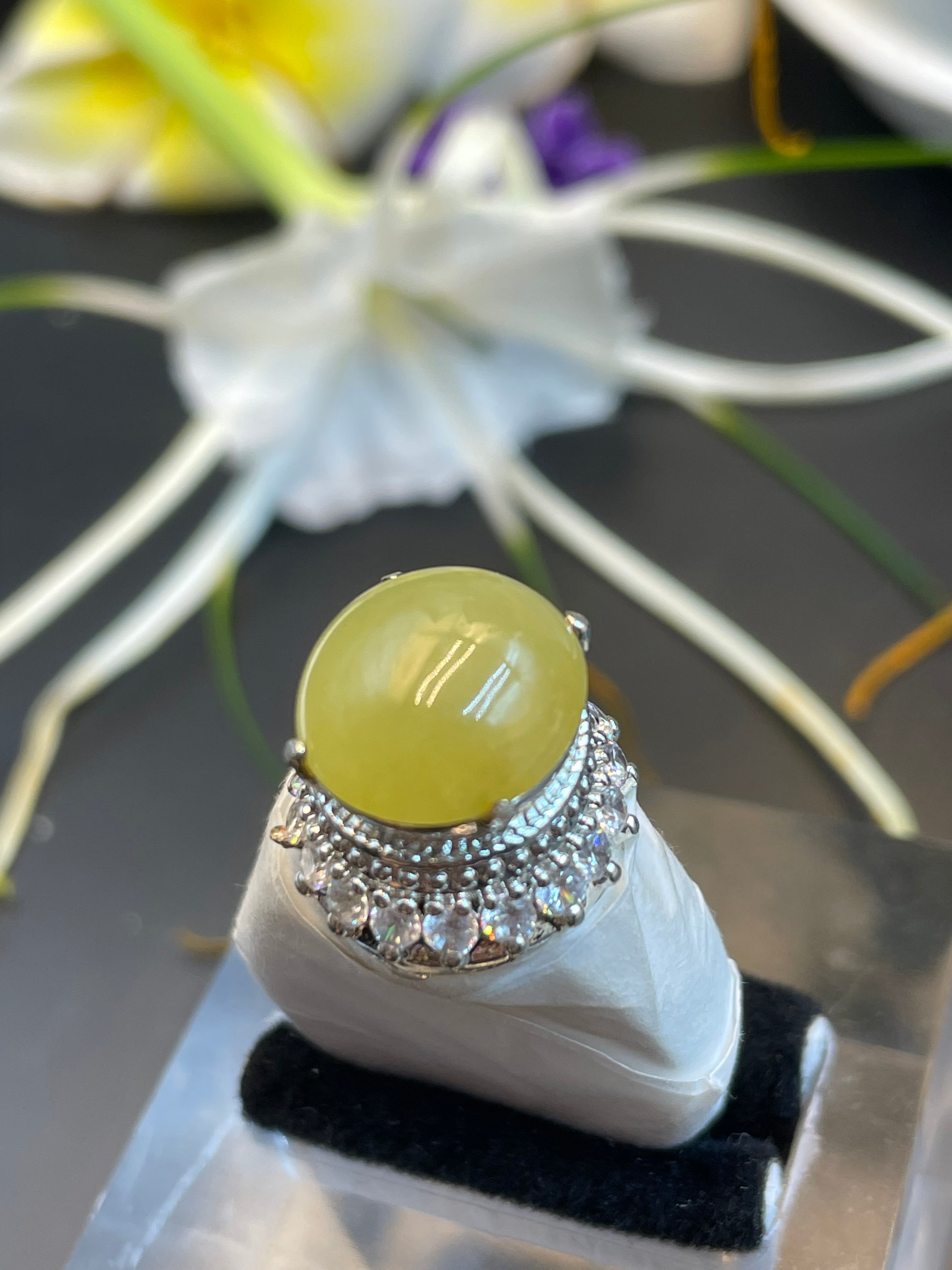 緬甸翡翠冰種黃翡蛋面戒指