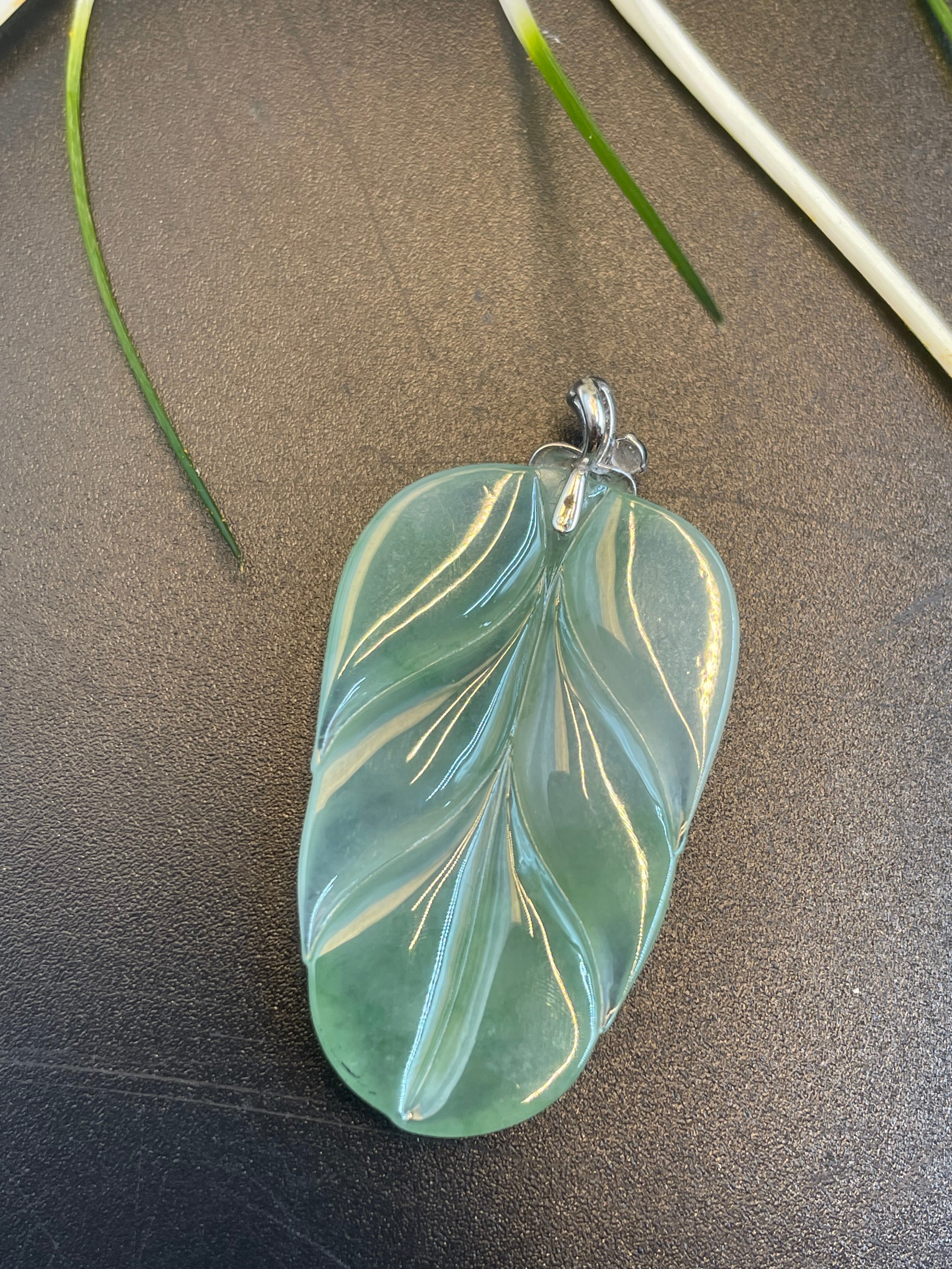 緬甸翡翠冰種飄花葉子吊墜