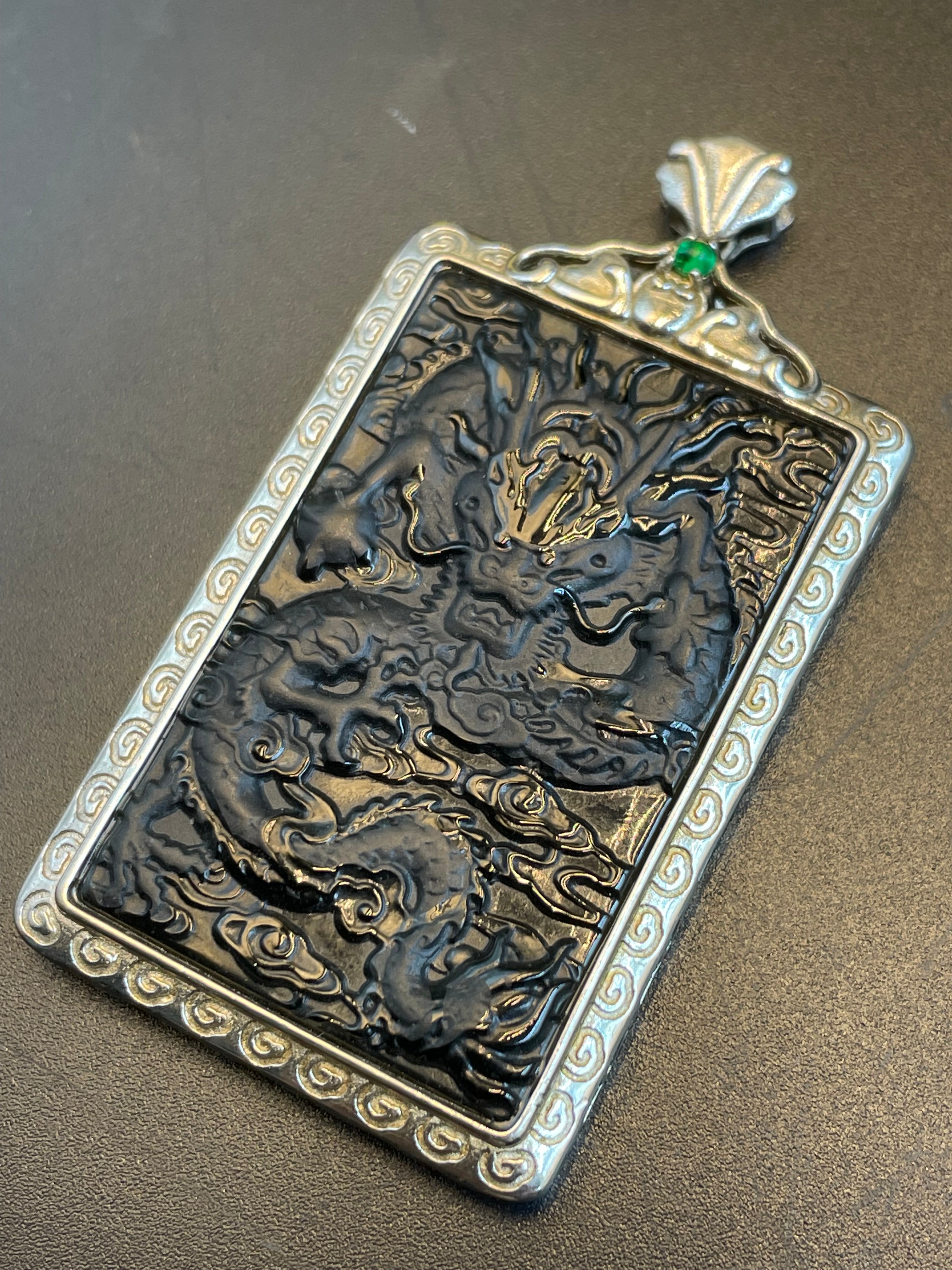 天然翡翠龙牌墨翠吊墜