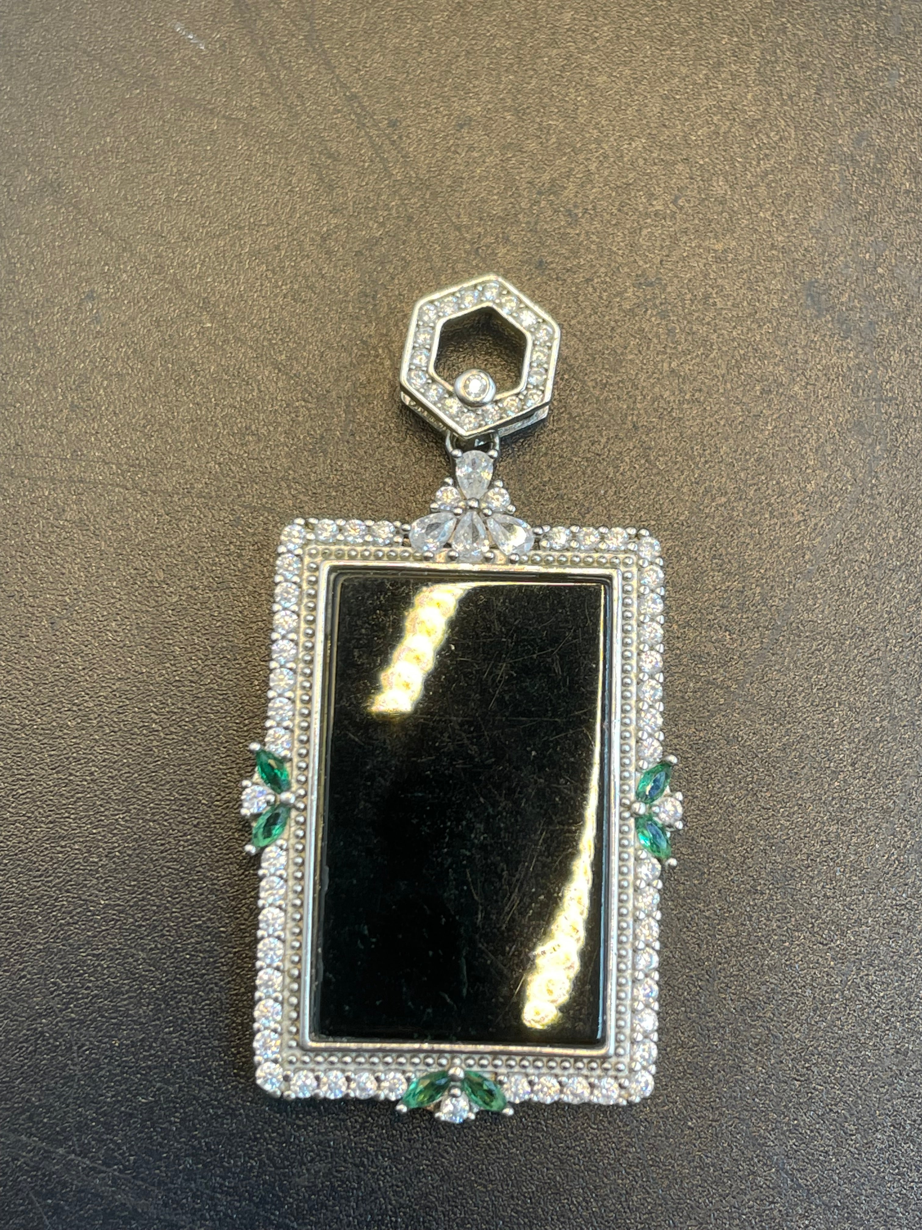 天然翡翠无事牌墨翠吊墜