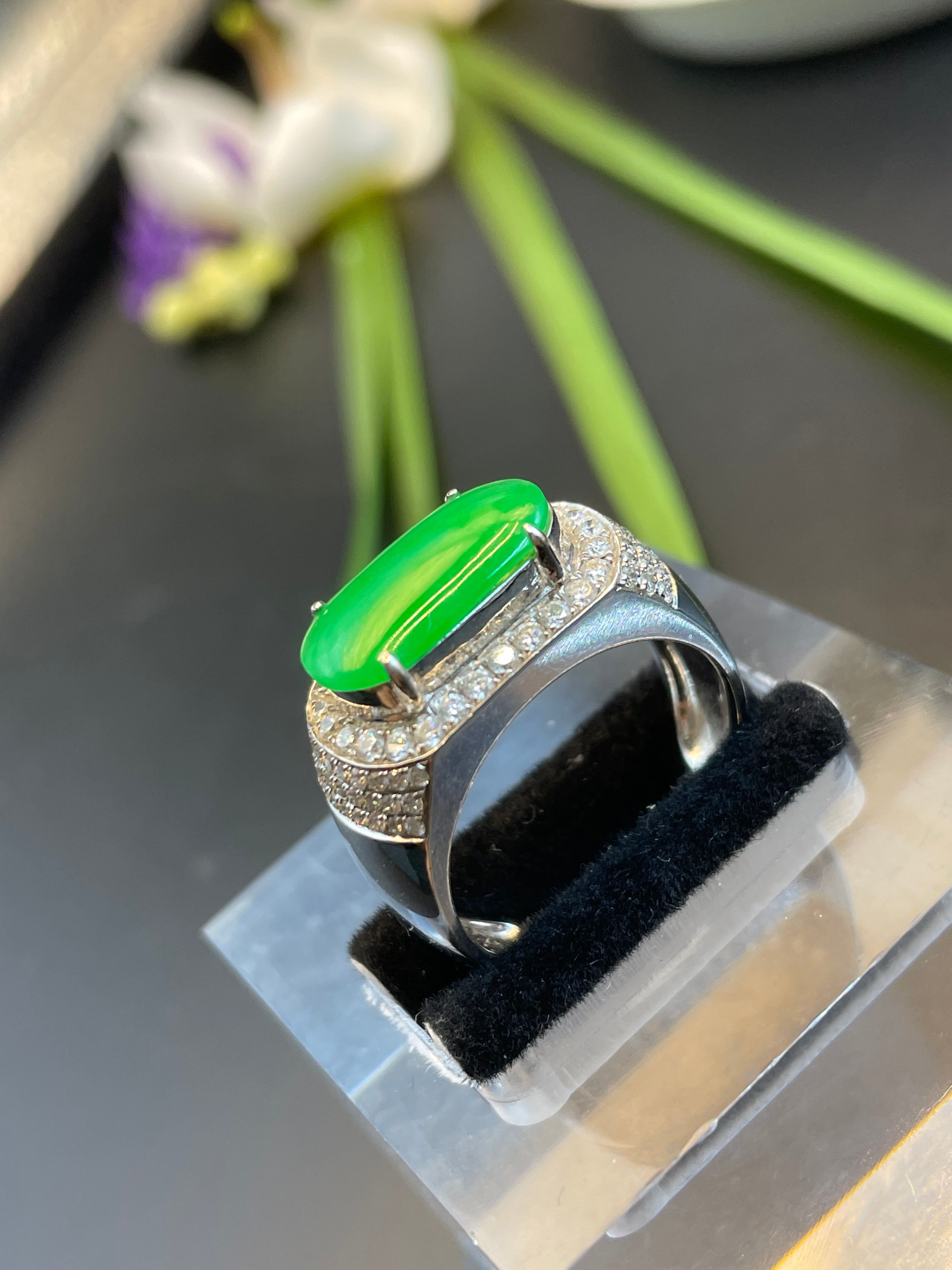 緬甸天然翡翠冰種陽綠橢圓形戒面戒指