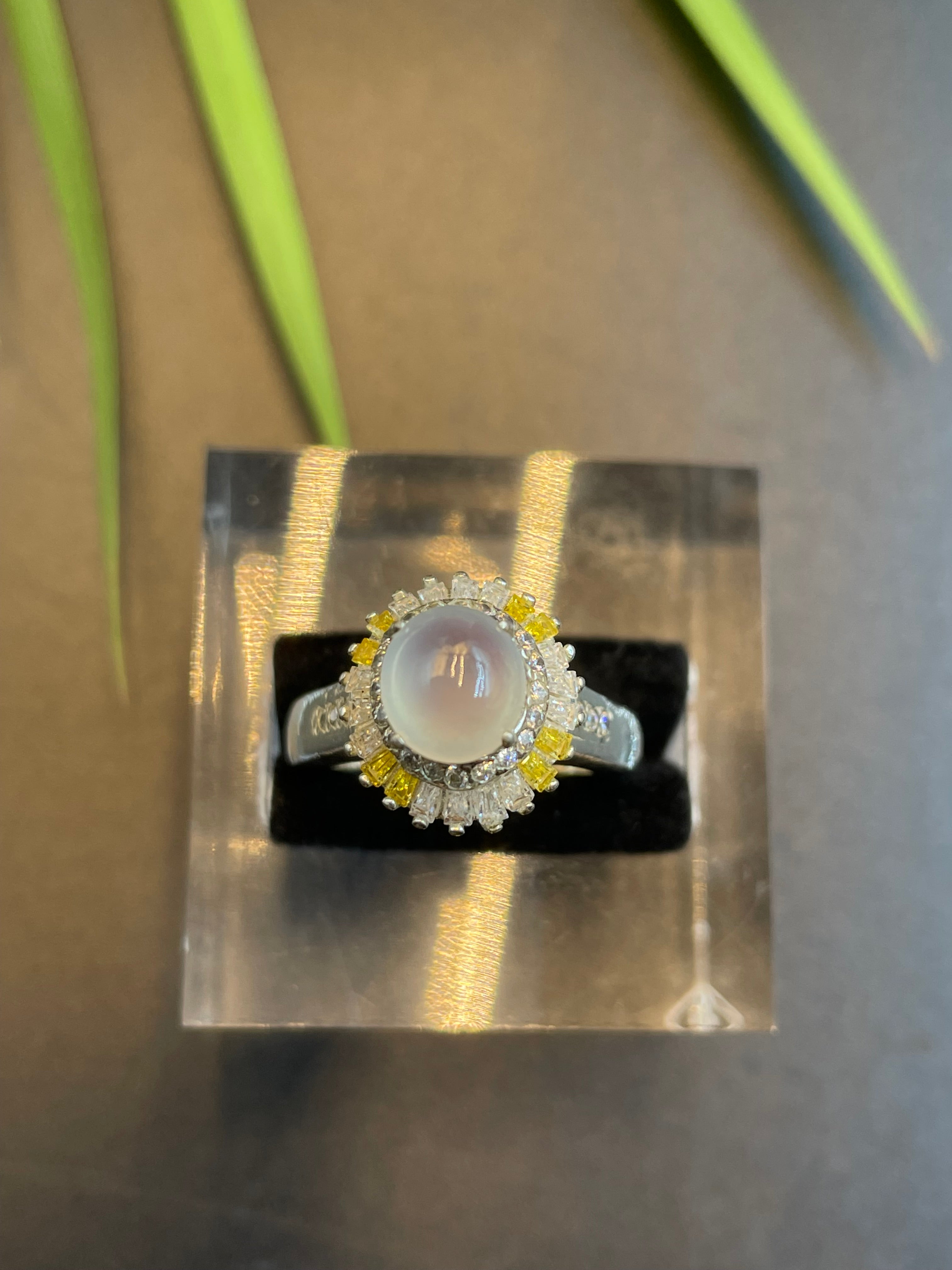 緬甸天然翡翠高冰蛋麵戒指