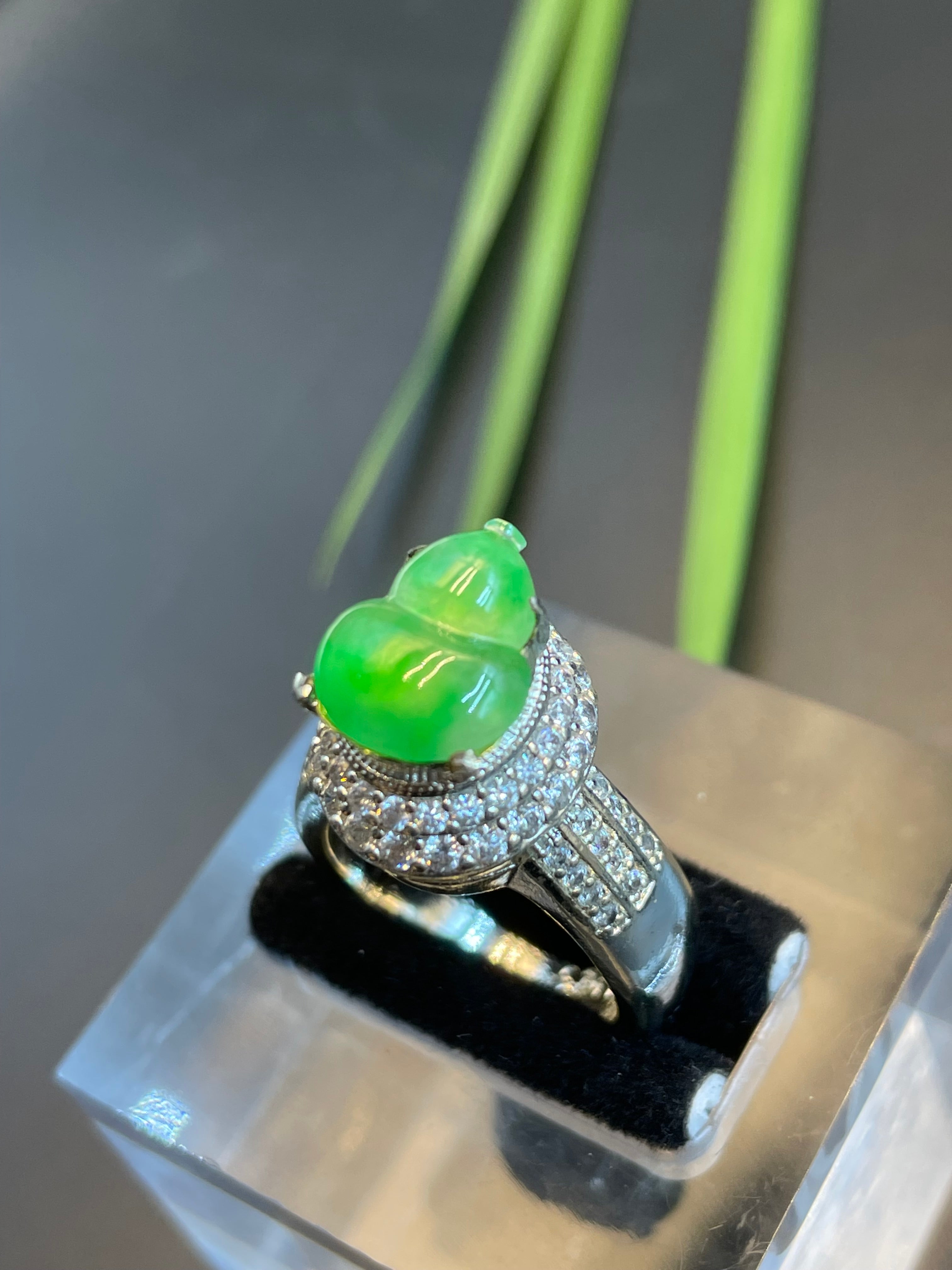 緬甸天然翡翠陽綠福祿戒面戒指