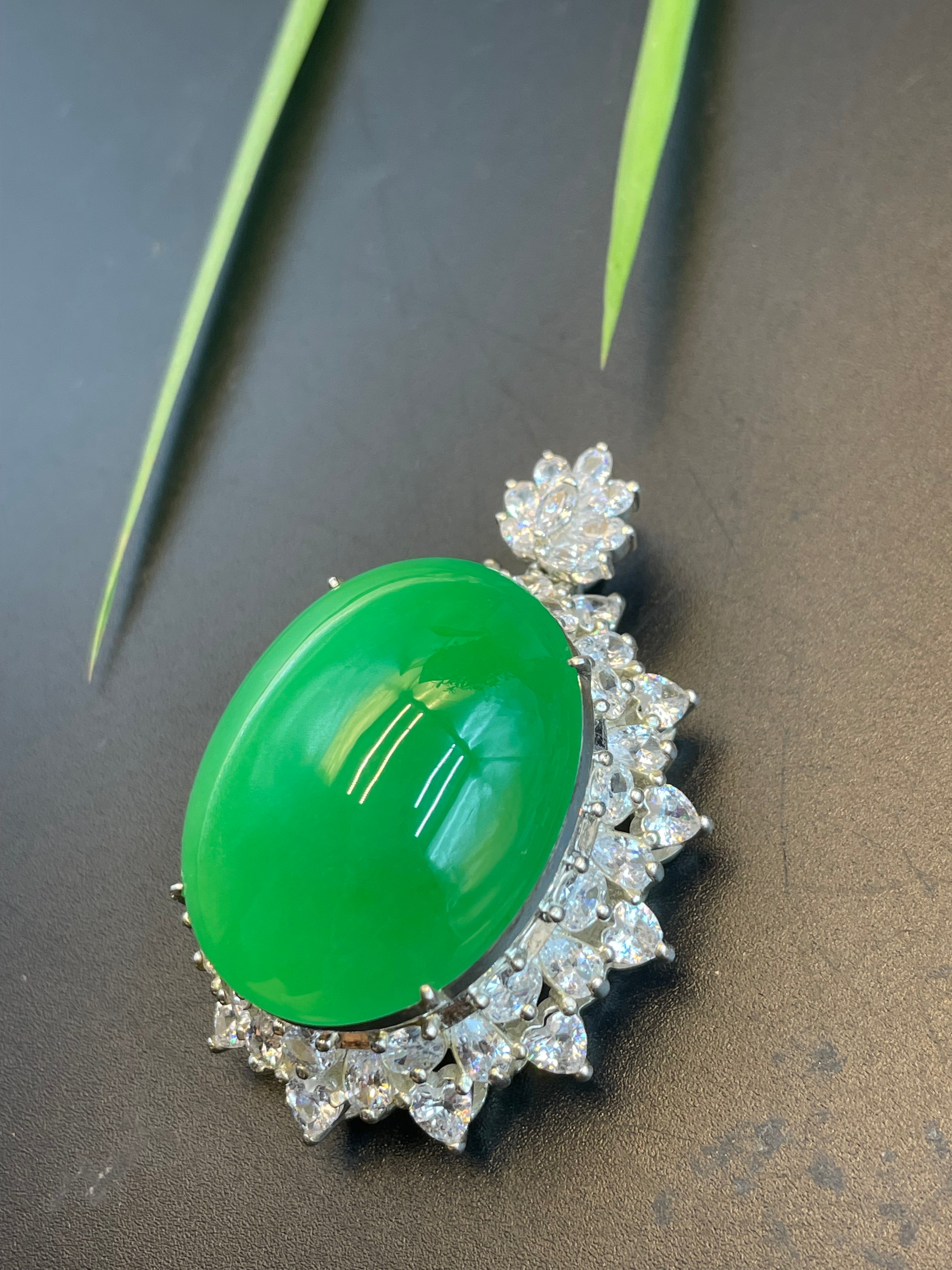 緬甸天然翡翠鴿子蛋面吊墜