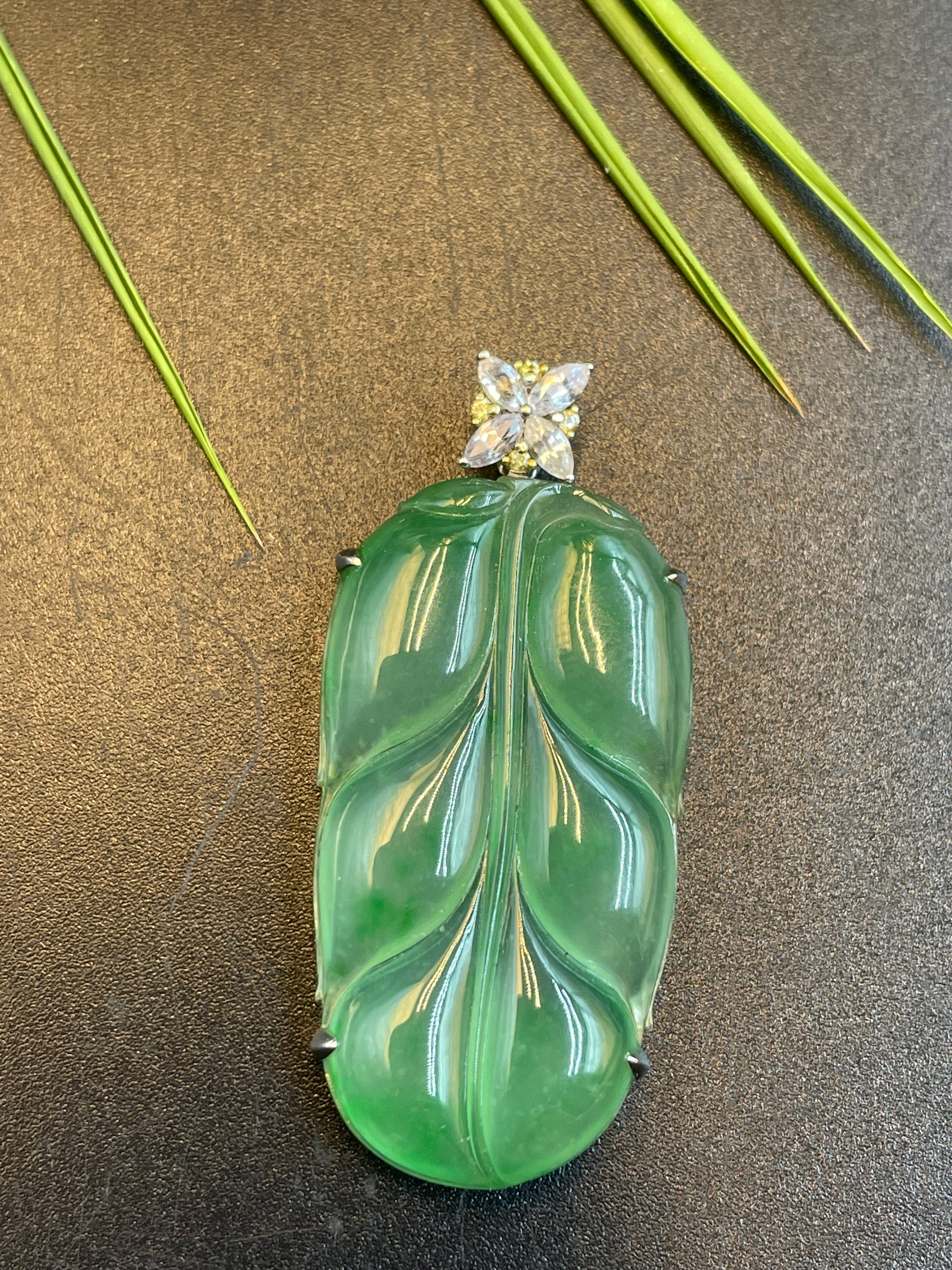 緬甸天然翡翠綠飄花葉子吊墜