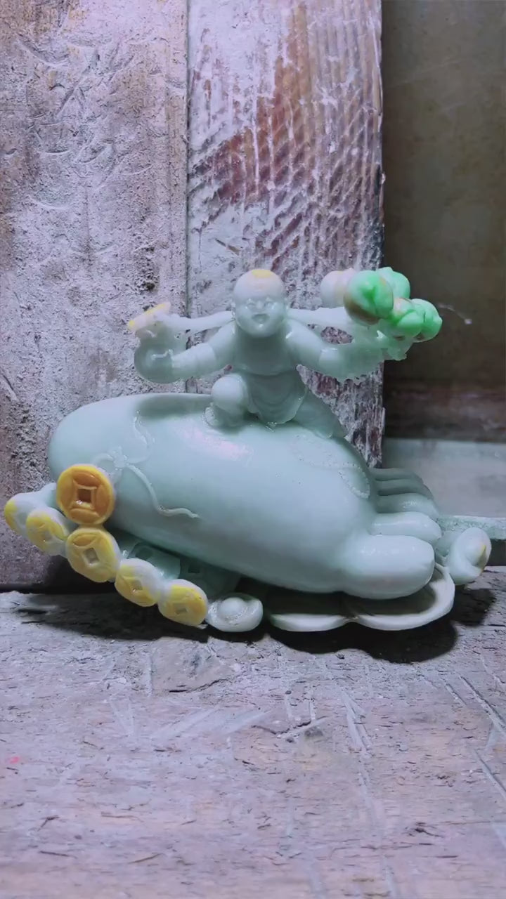 翡翠福娃獻瑞擺件