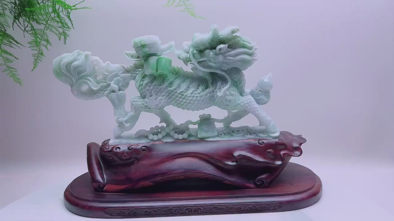 緬甸天然翡翠玉石精雕麒麟擺件