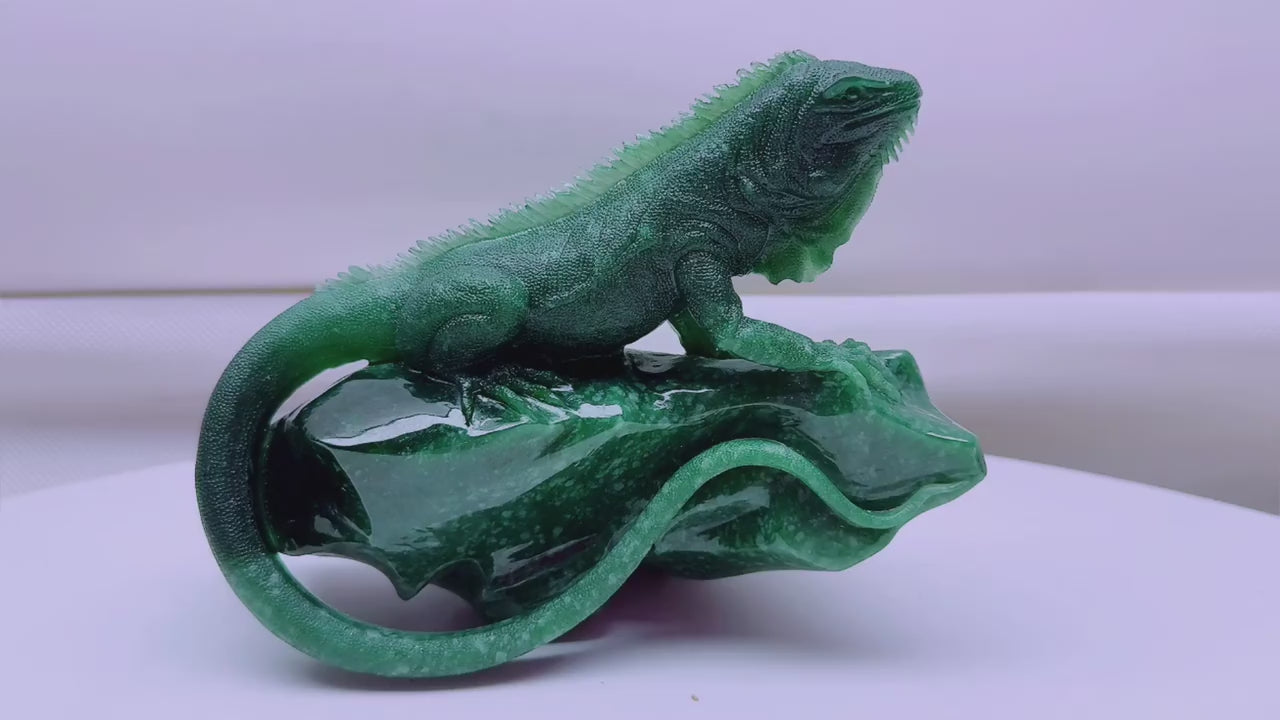翡翠變色龍擺件