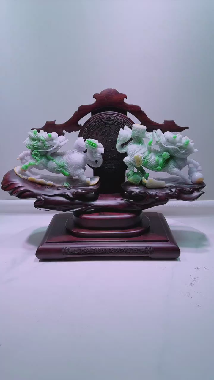 緬甸天然翡翠玉石精雕麒麟擺件